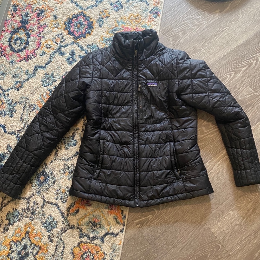 Woman’s Patagonia puffer jacket M